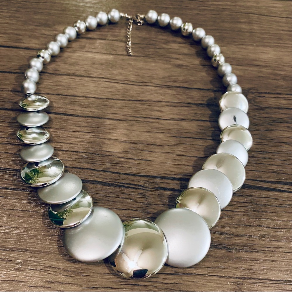 Glossy silver mirror style pretty round necklace